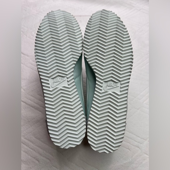 85: Nike Womens Classic Cortez Nylon (Barely Grey/ Barely Grey- White)Size 7.5 - Picture 7 of 8